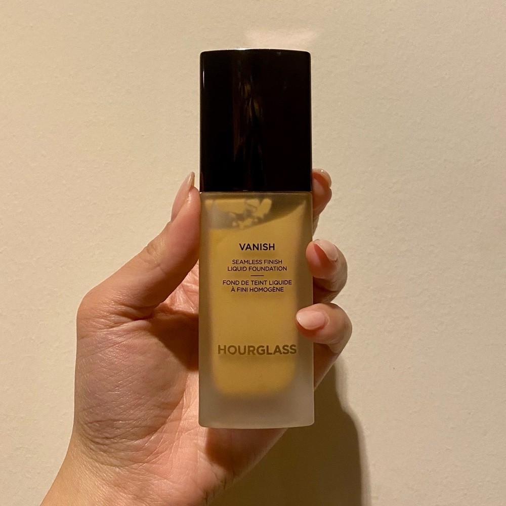 Hourglass Vanish Seamless Finish Liquid Foundation in Shade Golden